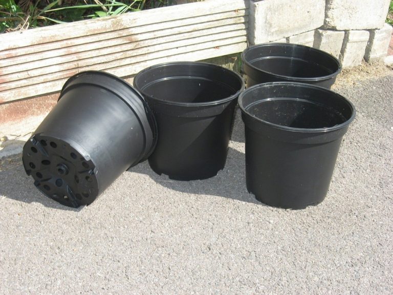 Plastic pots